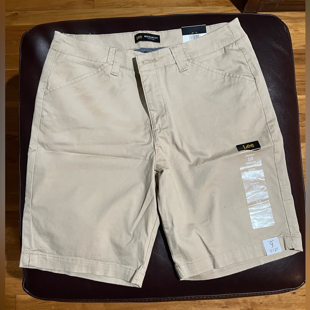 Lee 9” Bermuda Shorts khaki size 10